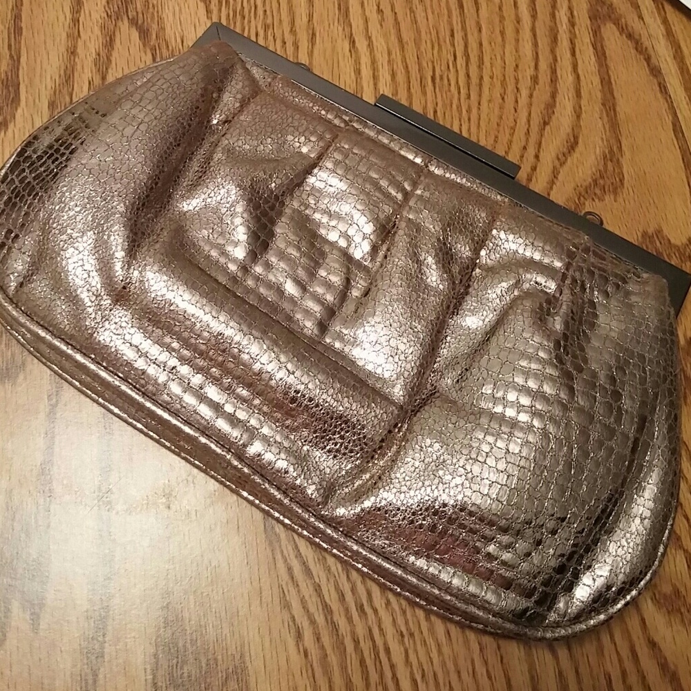 Metallic clutch